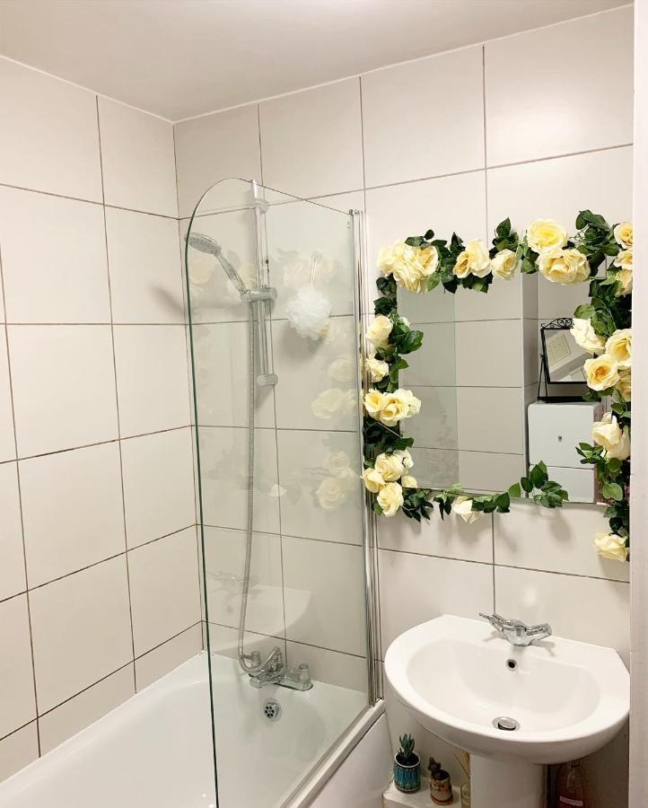 Garden Beautiful Cozy Flat , Recent Decorated. Apartment London Luaran gambar