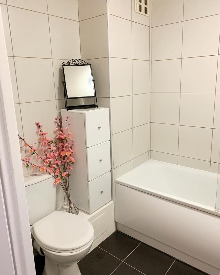 Garden Beautiful Cozy Flat , Recent Decorated. Apartment London Luaran gambar
