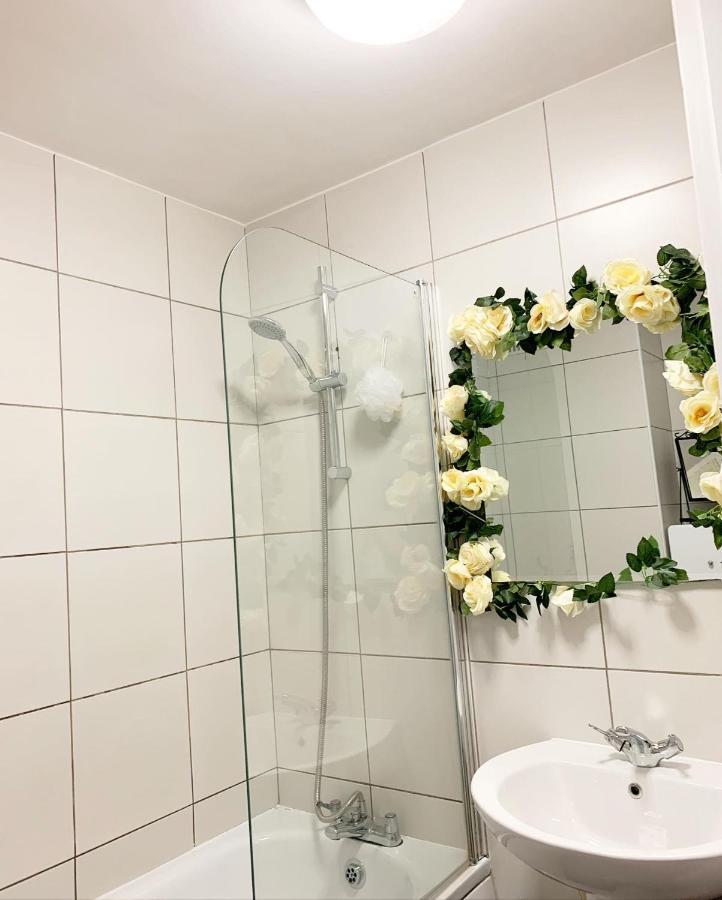 Garden Beautiful Cozy Flat , Recent Decorated. Apartment London Luaran gambar